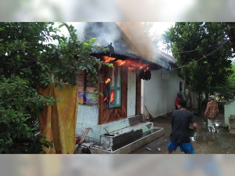 Diduga Akibat Korsleting Listrik, Musala Ponpes Al Munada Gayam Bojonegoro Terbakar