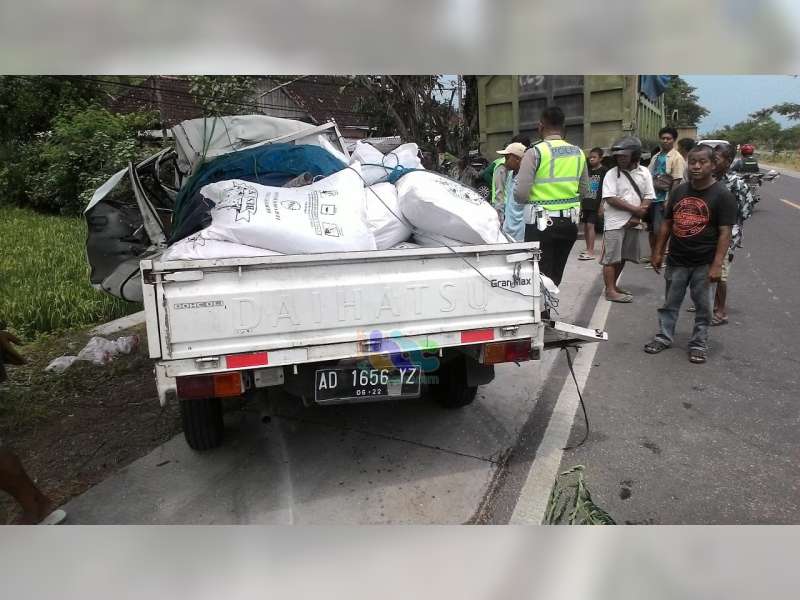 Pikap Tabrak Truk Parkir di Gayam Bojonegoro, Penumpang Pikap Meninggal Dunia