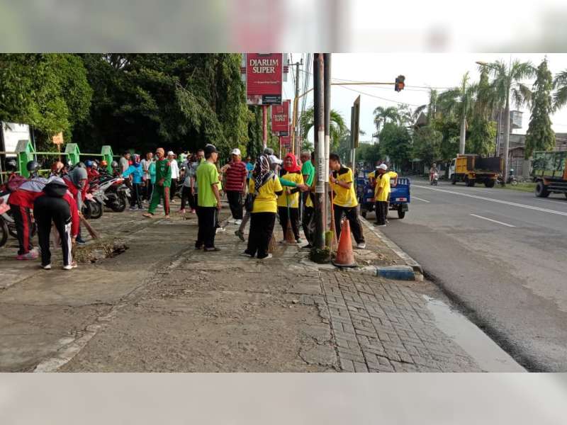 Peringati Hari Peduli Sampah Nasional, DLH Bojonegoro Bersih-Bersih Sampah