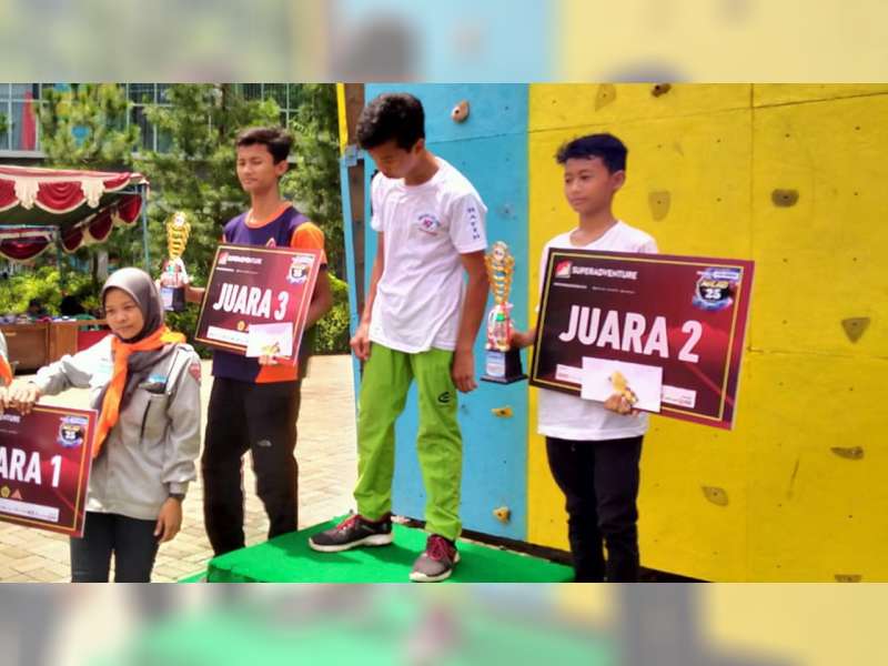 FPTI Blora Sabet Juara Umum di Ajang Panjat Tebing 'Arga Dahana Climbing'
