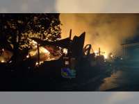 Hingga Malam, Kebakaran Gudang Tembakau di Balen Bojonegoro Masih Belum Padam