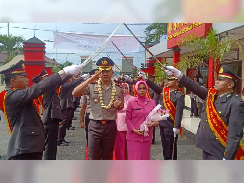 Tradisi Pedang Pora Sambut Kedatangan Kapolres Blora AKBP Ferry Irawan