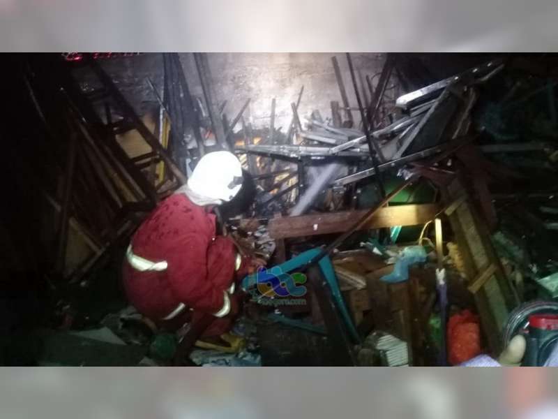 Diduga Akibat Korsleting Listrik, Gudang Sekolah Dasar di Balen Bojonegoro, Terbakar