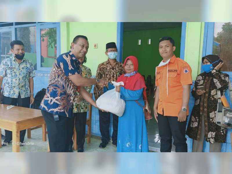 Pemkab Bojonegoro Distribusikan Bantuan Paket Sembako bagi Pedagang Terdampak Covid-19
