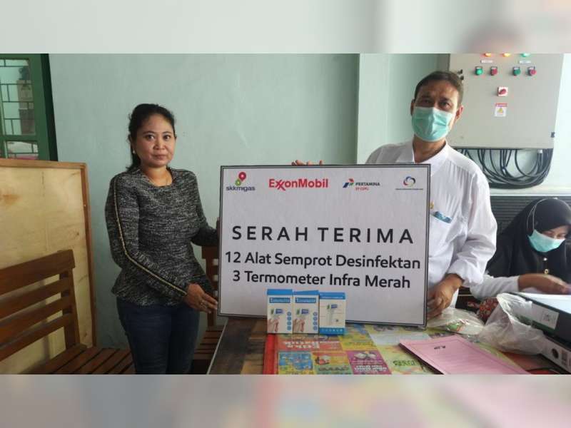 EMCL Serahkan Bantuan Penyemprot Desinfektan dan Thermo Gun