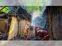 Diduga Akibat Korsleting Listrik, Gudang Pabrik Kasur di Baureno Bojonegoro, Terbakar