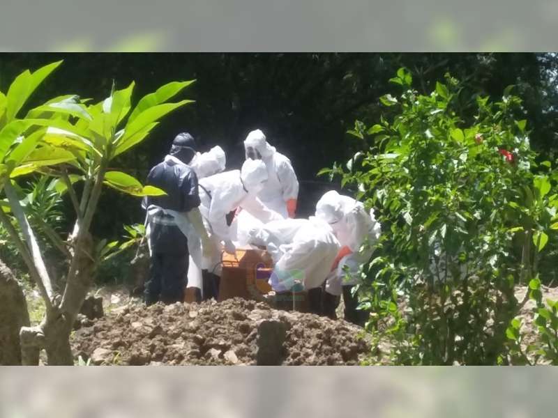 Jenazah ODP Asal Surabaya Dimakamkan di Kanor Bojonegoro dengan Protokol Covid-19