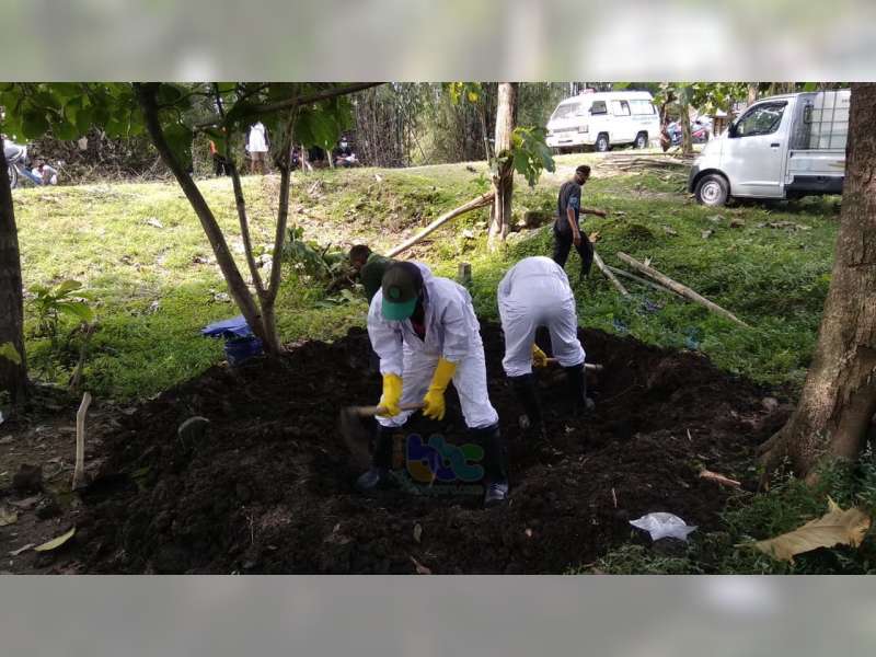 Jenazah Warga Desa Campurejo Bojonegoro Kota, Dimakamkan dengan Protokol Covid-19