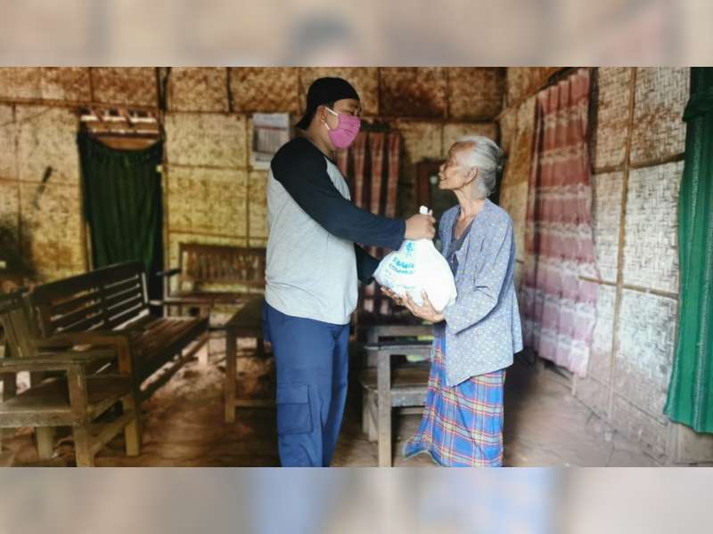 Jelang Ramadan, Muhammadiyah Blora Bagikan Paket Sembako pada Warga Kurang Mampu