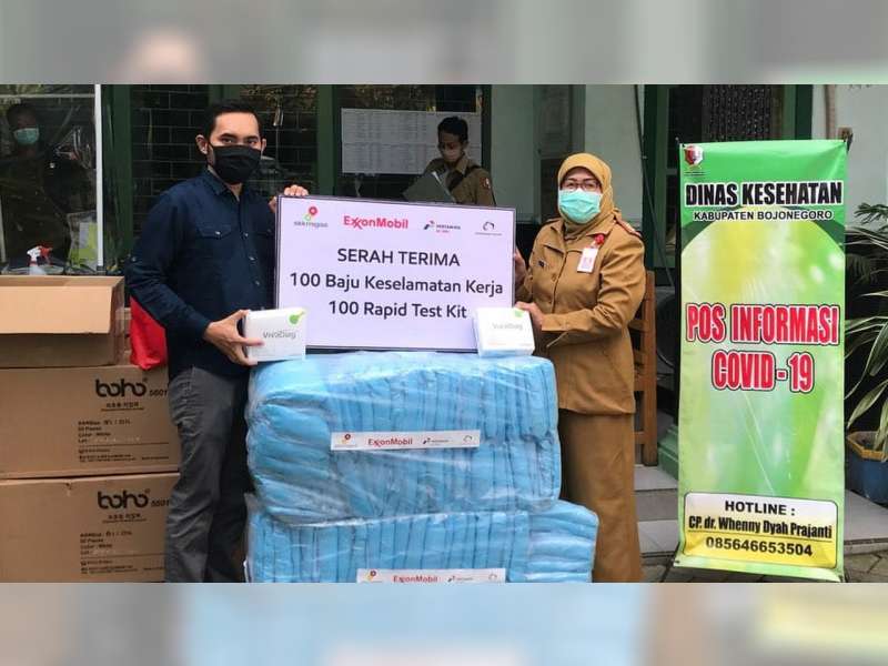 EMCL Serahkan Baju Keselamatan Kerja dan Rapid Test Kit pada Dinkes Tuban dan Bojonegoro