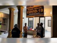 Kunjungi Shelter Isolasi, Bupati Bojonegoro Pastikan Warga yang Diisolasi Dapat Pelayanan Memadai