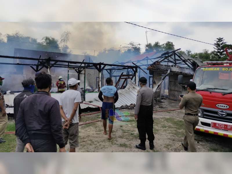 Diduga Korsleting Listrik, 2 Rumah Warga Kanor Bojonegoro Terbakar, Kerugian Rp 190 Juta