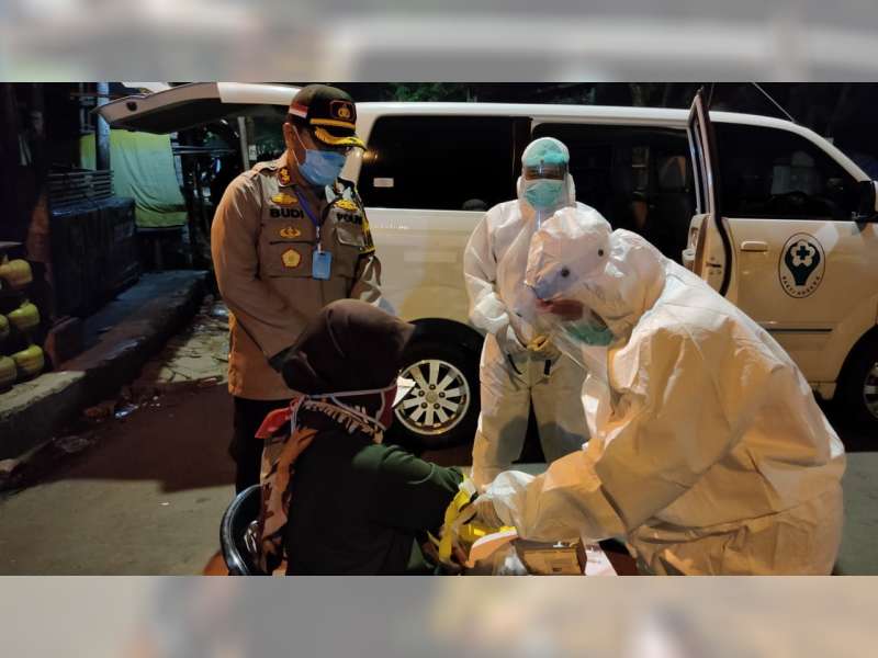Kapolres Bojonegoro Pimpin Pengamanan Rapid Test Pedagang Pasar Kota