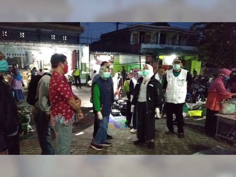 Pemkab Bojonegoro Laksanakan Rapid Test Covid-19 pada Pedagang Pasar Banjarejo dan Dander