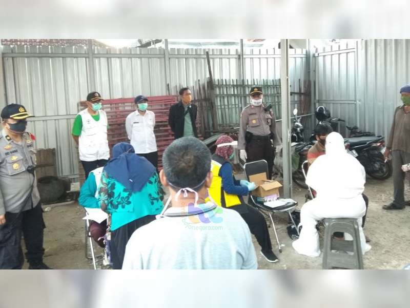 Pemkab Bojonegoro Kembali Laksanakan Rapid Test Covid-19 pada Pedagang Pasar Kapas
