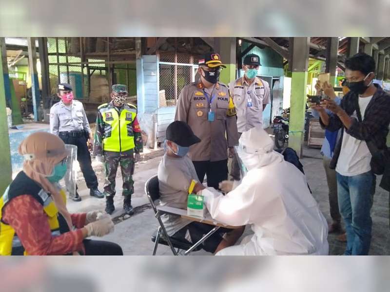 Pemkab Bojonegoro Kembali Lakukan Rapid Test pada Pedagang Pasar Kota