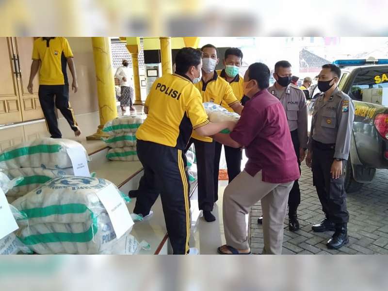 Polres Bojonegoro Salurkan Zakat Fitrah 3.615 Kilogram Beras
