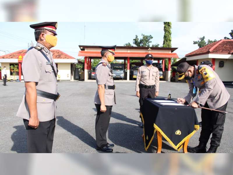 Jabatan Kasat Resnarkoba Polres Blora Diserahterimakan dari AKP Soeparlan ke AKP Hartono