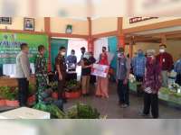 Bupati Bojonegoro Salurkan BLT Dana Desa dan Paket Sembako dari Pemprov Jatim di Kepohbaru