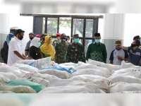 Bupati Anna Muawanah Hadiri Penyaluran Paket Sembako dari PD Muhammadiyah Bojonegoro