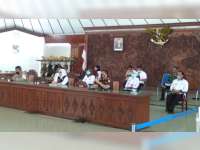 Bupati Anna Muawanah Bicara Tentang Penanganan Covid-19 di Bojonegoro Melalui Webinar