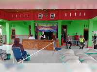 Bupati Anna Muawanah Hadiri Penyaluran BPNT di Kecamatan Gayam Bojonegoro