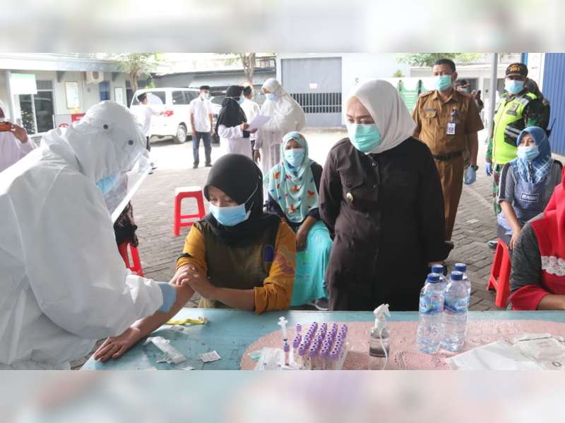 Karyawan 2 Pasar Swalayan di Bojonegoro Kota dan Pabrik Rokok di Padangan, Dirapid Test