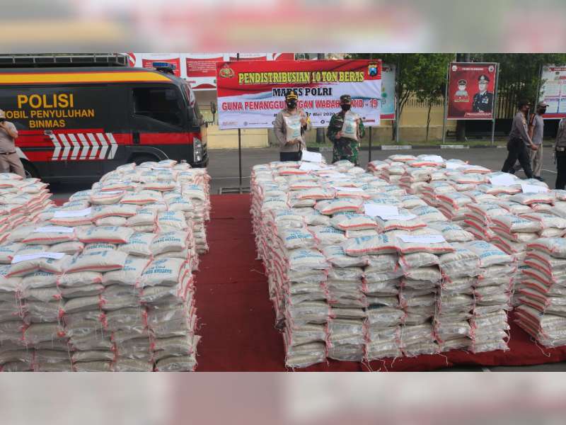 Polres Bojonegoro Distribusikan Beras Bantuan Mabes Polri pada Masyarakat Terdampak Covid-19