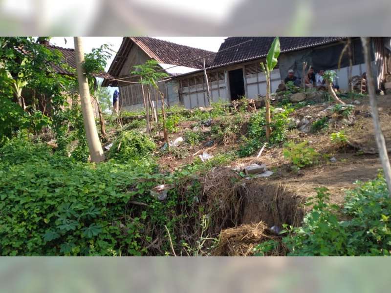 2 Rumah Warga di Bantaran Sungai Bengawan Solo di Cepu, Blora Terancam Longsor