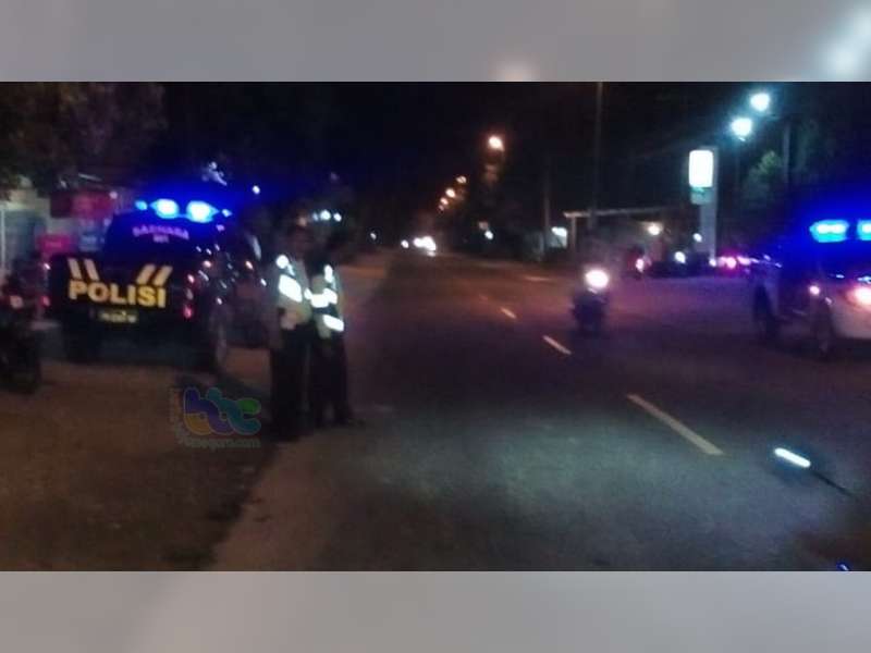 Motor Senggol Mobil di Jalan Lettu Suyitno Bojonegoro, 2 Orang Pengendara Motor Luka-Luka