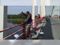 Jembatan Bengawan Solo, Jadi Lokasi Favorit para Pemancing di Bojonegoro