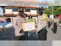 Polres Bojonegoro Salurkan 1.000 Paket Sembako pada Warga Terdampak Covid-19