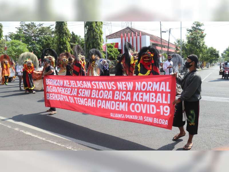 Puluhan Pekerja Seni di Blora Gelar Aksi Turun ke Jalan, Tuntut Diberikan Izin Pentas