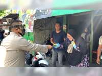 Kasus Positif Covid-19 di Bojonegoro Cukup Banyak, Polisi Bagi-bagi 10 Ribu Masker