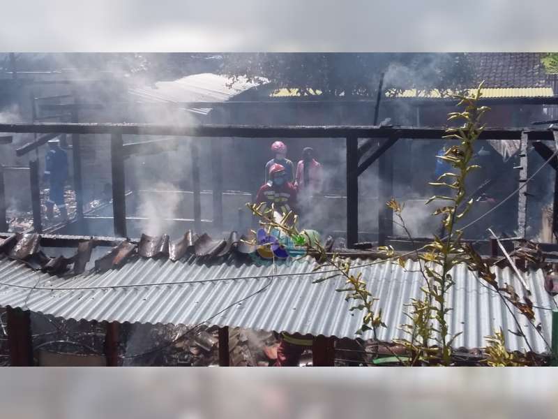 Diduga Akibat Korsleting Listrik, 5 Unit Rumah Milik Warga Kasiman Bojonegoro, Terbakar