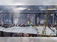 Diduga Akibat Korsleting Listrik, 5 Unit Rumah Milik Warga Kasiman Bojonegoro, Terbakar