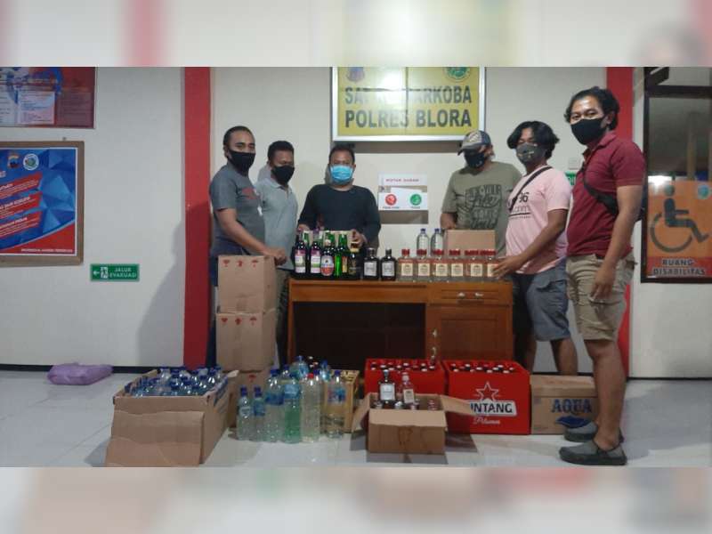 Jelang Pilkada, Polres Blora Amankan Ratusan Botol Minuman Keras
