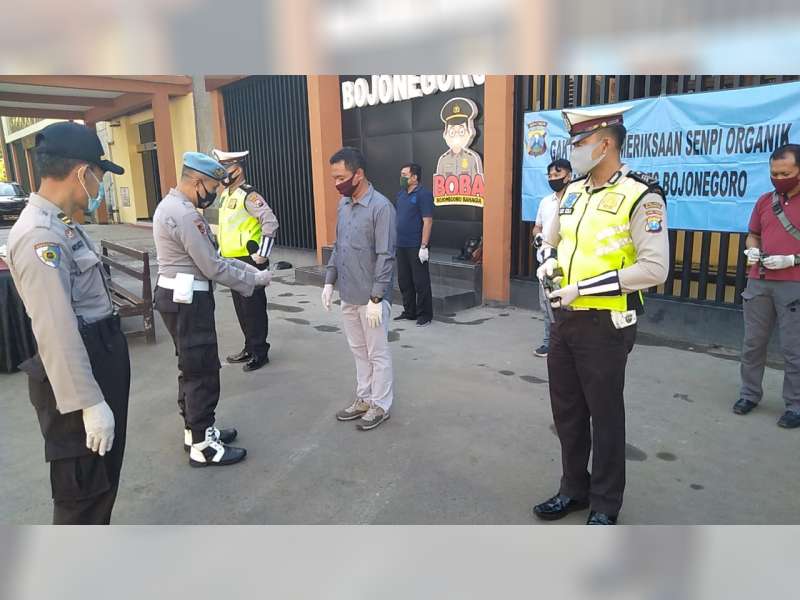 Cegah Penyalahgunaan, Seksi Propam Polres Bojonegoro Cek Senjata Api Anggota