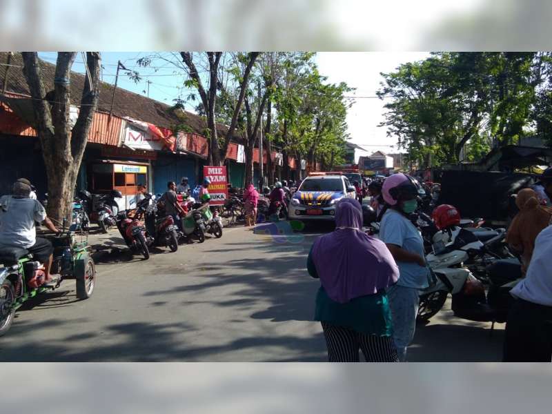 Dinas Perhubungan Bojonegoro, Lakukan Penertiban Pedagang yang Berjualan di Jalan