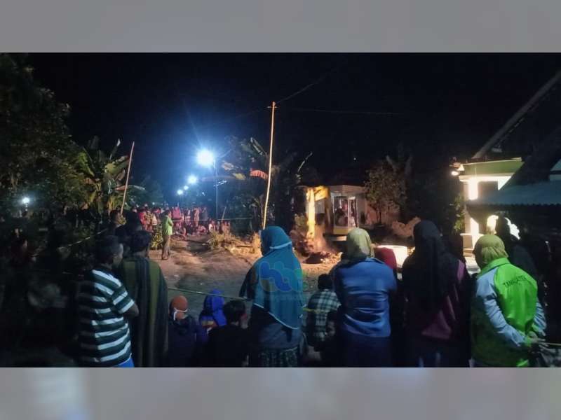 Tim SAR Masih Lakukan Evakuasi Pekerja yang Tertimbun Galian Sumur di Sumberrejo Bojonegoro