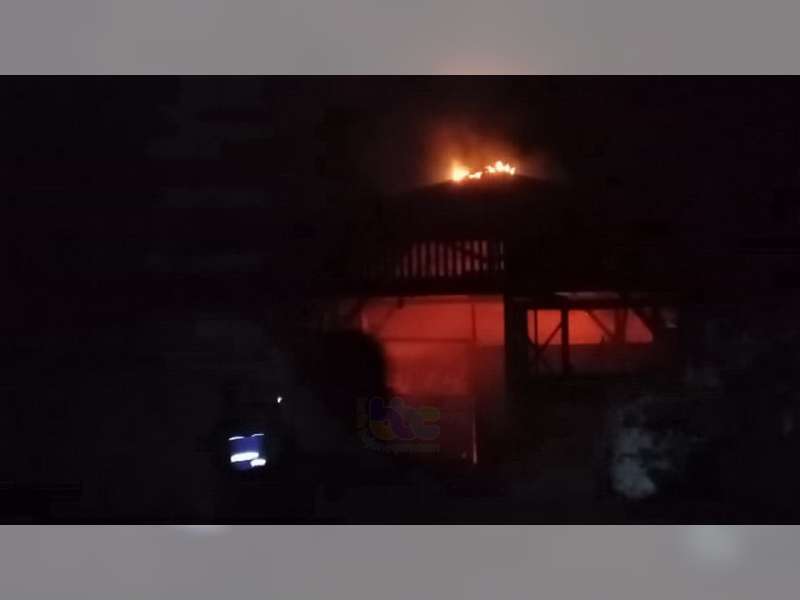 Diduga Akibat Tungku, Gudang Kayu Milik Warga Sukorejo, Bojonegoro Kota Terbakar