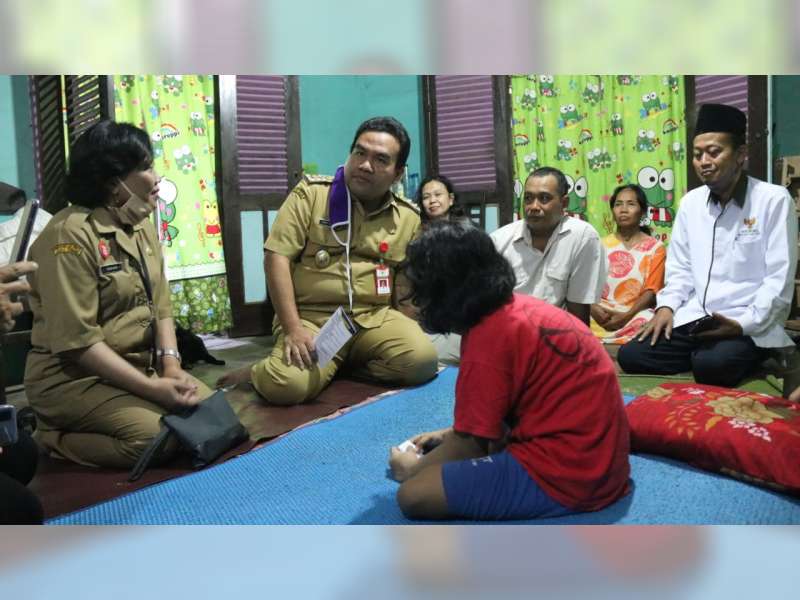 Wakil Bupati Blora, Arief Rohman, Jenguk Bocah Penyandang Disabilitas