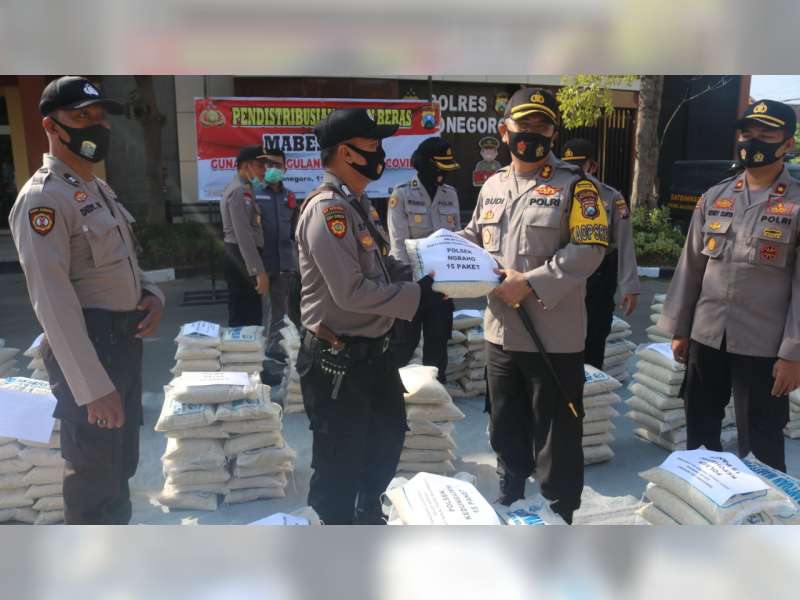 Polres Bojonegoro Salurkan 10 Ton Beras Bantuan Mabes Polri, Bagi Warga Terdampak Covid-19
