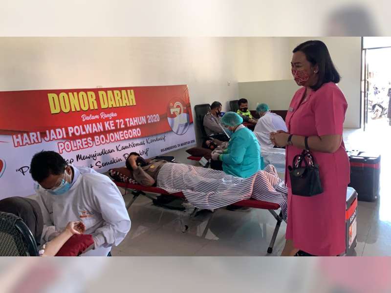 Peringati Hari Jadi ke-72, Polwan Polres Bojonegoro Gelar Bakti Sosial Donor Darah