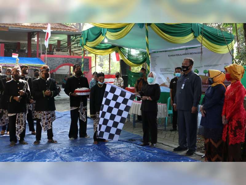 Bupati Anna Muawanah Berangkatan Kirab Pusaka Ki Andong Sari, di Ledok Kulon Bojonegoro