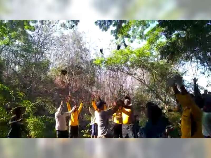Pemdes Pengkoljagong Kecamatan Jati, Blora, Lepas Ratusan Burung ke Alam Liar