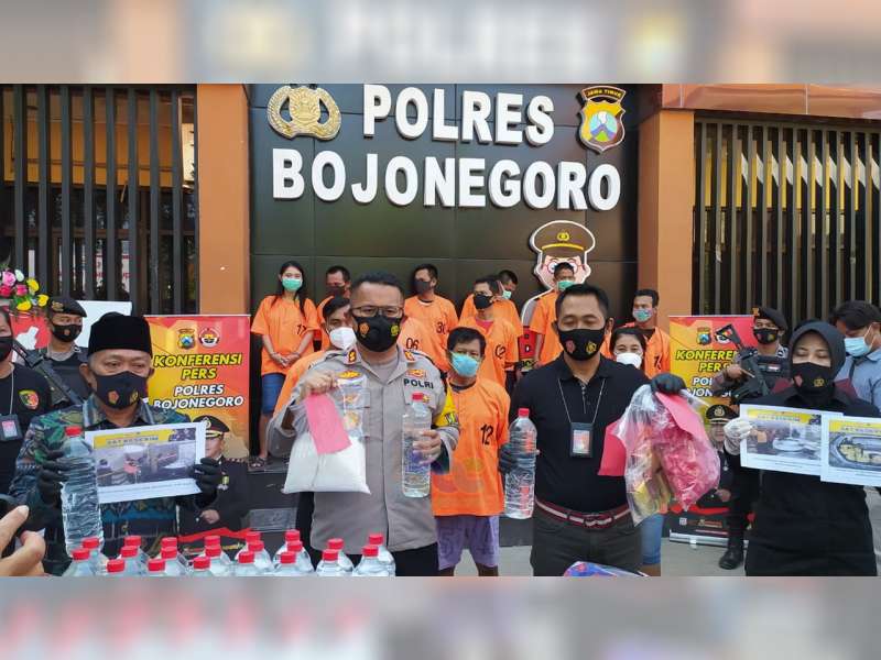 Polres Bojonegoro Amankan 3 Orang Warga Baureno, Produsen Minuman Keras Jenis Arak