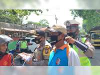 Aparat di Bojonegoro Kampanyekan 'Gebrak', Gerakan Memakai Masker Bersama Kepolisian