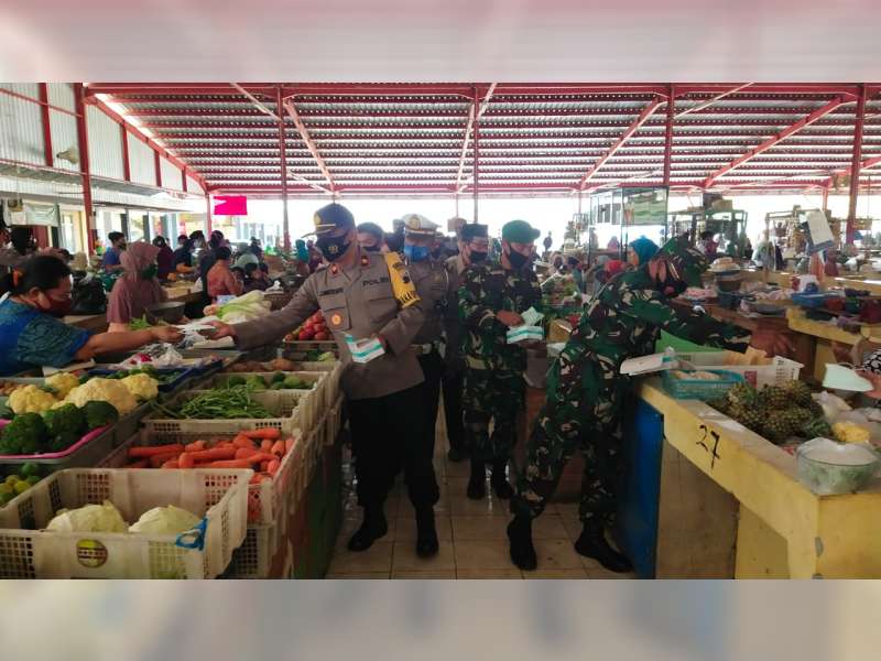 Polres Blora Bersama Forkopimda Bagikan 15 Ribu Masker Gratis