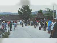 Rem Blong, Truk di Sekar Bojonegoro, Serempet Motor dan Seruduk Pagar Rumah Warga